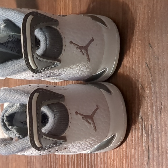 Jordan retro infant shoes size 2c grey n white retro - Picture 2 of 9